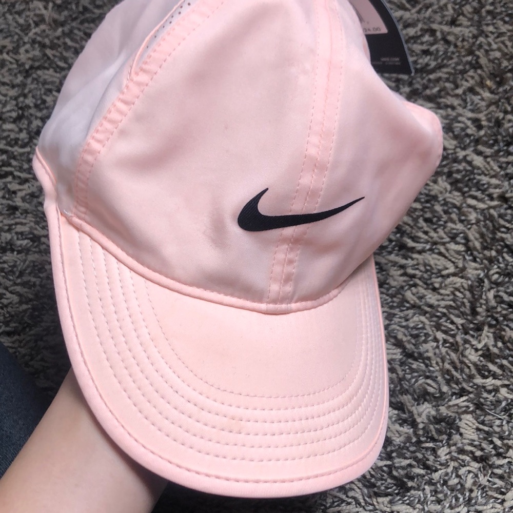 Nike women hat